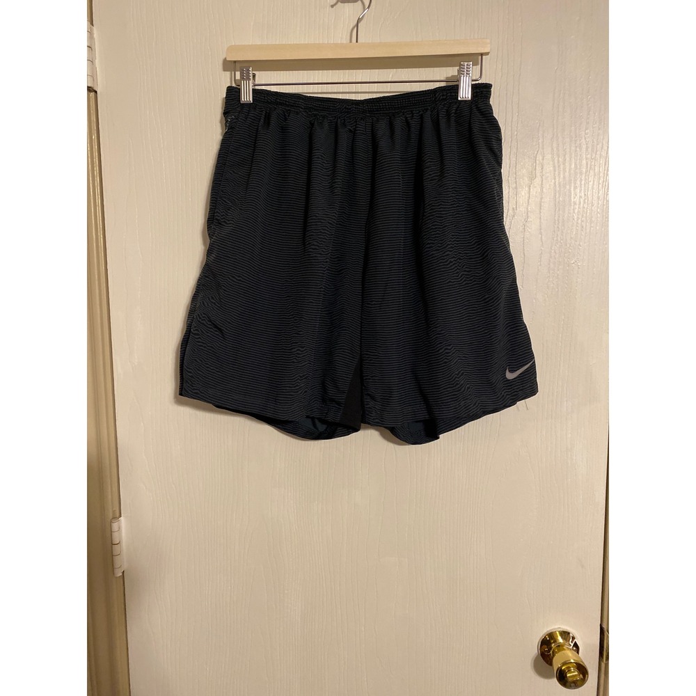 Nike Dri-FIT Mens XL Running Shorts Gray Black Wavy Stripe Zipper Pocket
0313